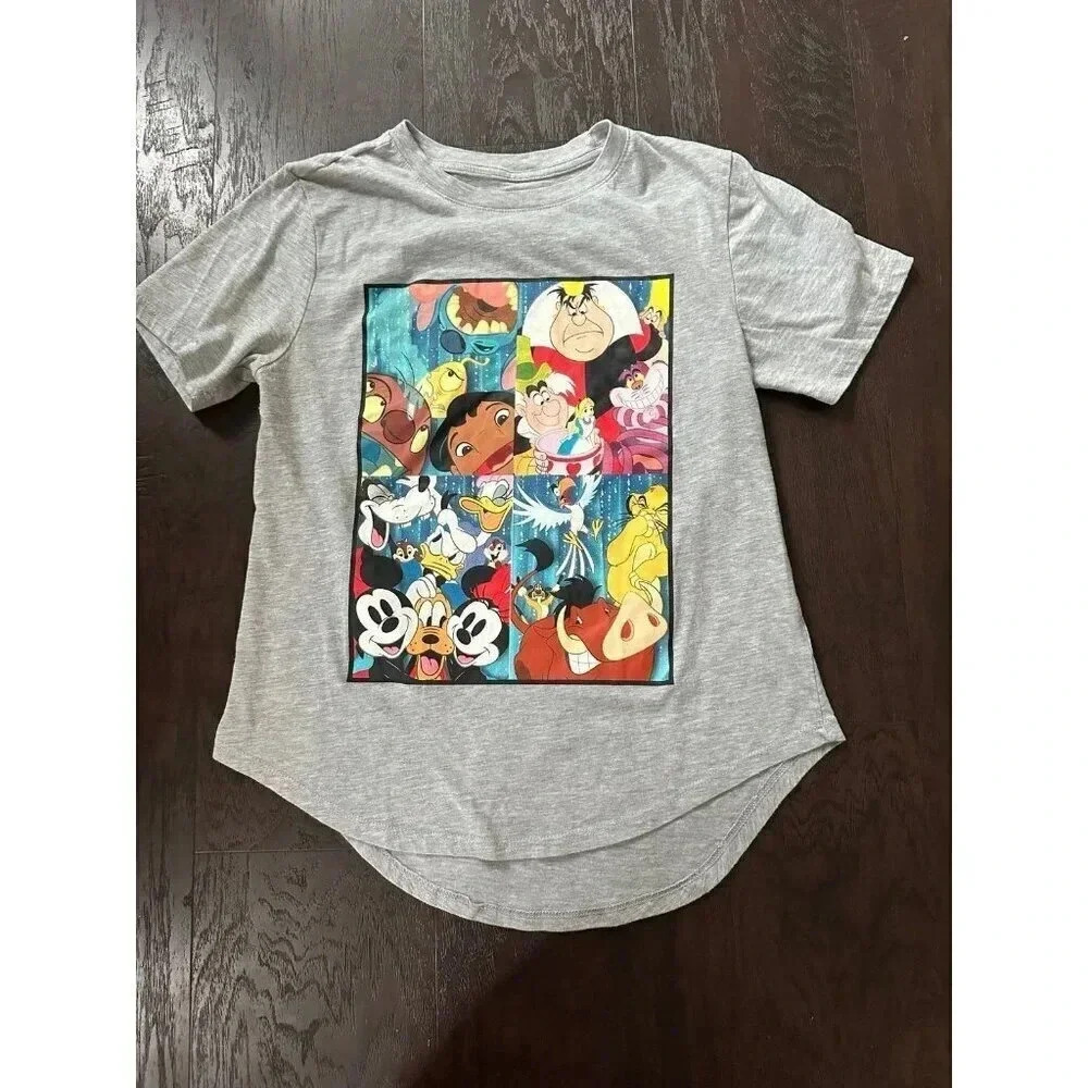 Disney 100‎ size medium 7-9  b42